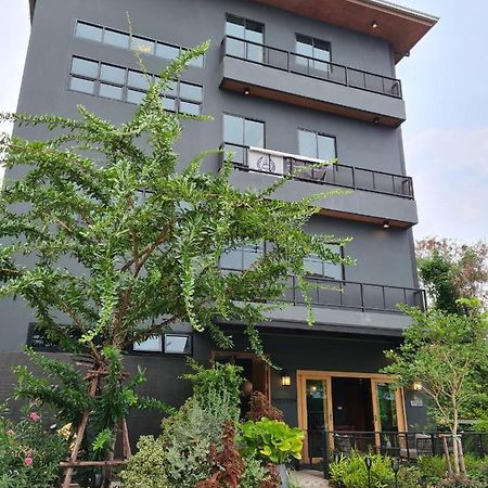 The Lantern Suites Ban Song Hong Extérieur photo