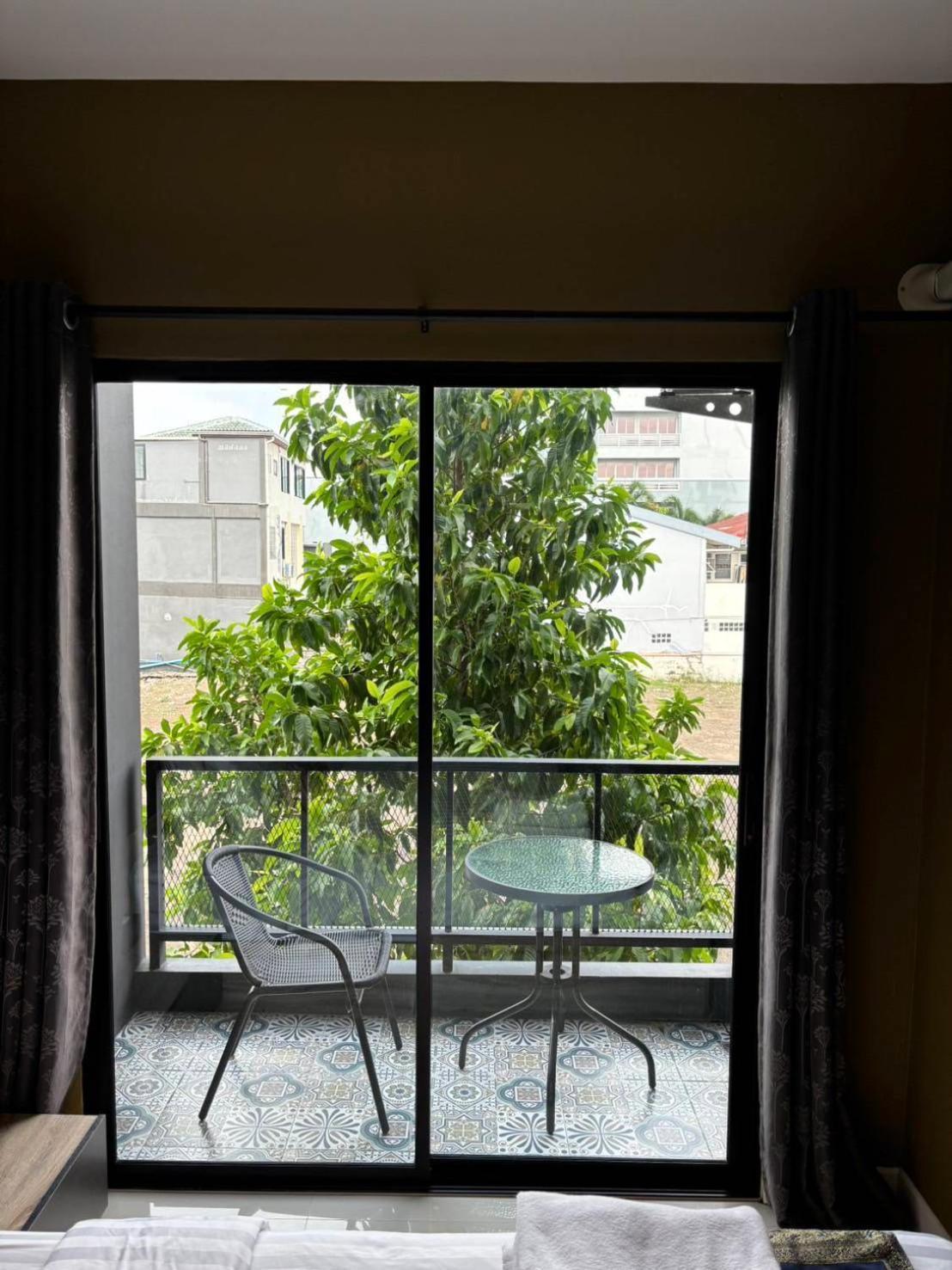 The Lantern Suites Ban Song Hong Extérieur photo